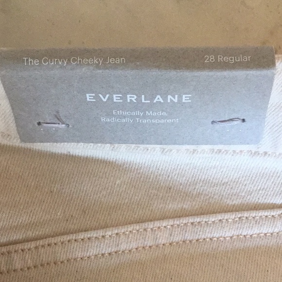 Everlane The 90’s Curvy Cheeky® Jean in Bone Straight Leg, High-rise Curvy fit - Picture 8 of 11
